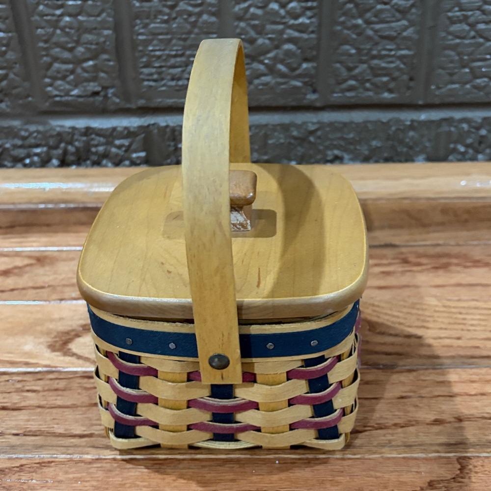 Longaberger 2004 Dresden basket - Picture 3 of 11